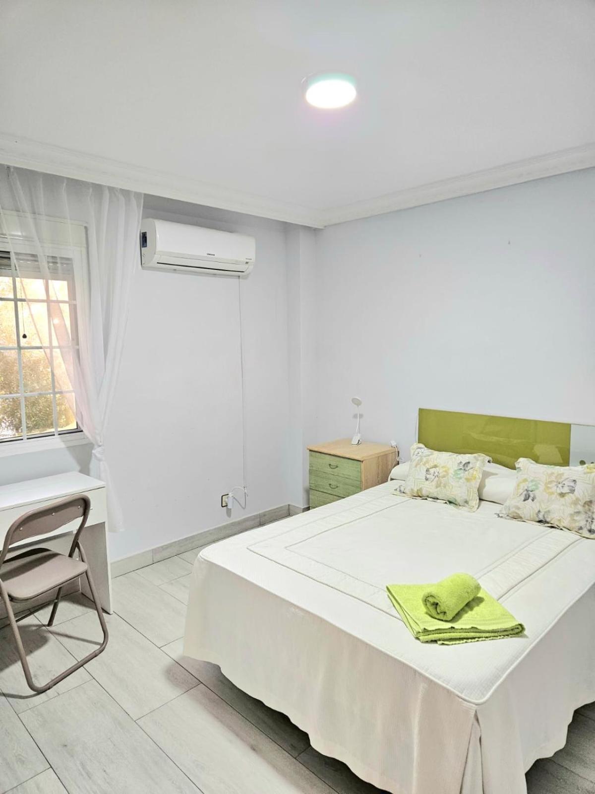 Habitación Privada a 15 min de la Playa/Piso Huelva Exterior foto